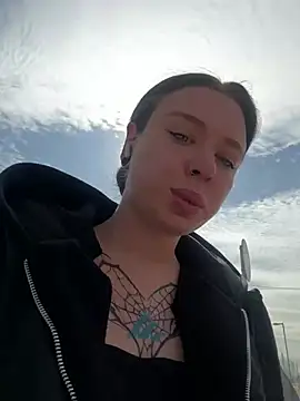 Snapshot of AlishaPrettyBlade chatting on April 8, 2026, 6:37 am AlishaPrettyBlade online show from April 8, 2026, 6:37 am