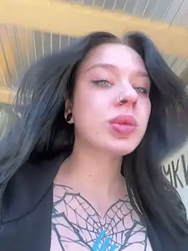 AlishaPrettyBlade online show from May 16, 2026, 10:36 am