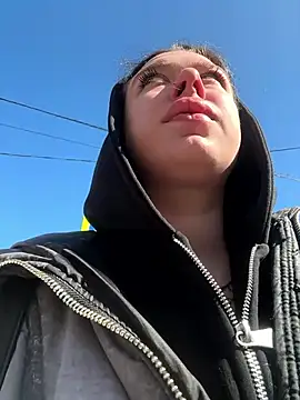 Snapshot of AlishaPrettyBlade chatting on April 1, 2026, 5:53 am AlishaPrettyBlade online show from April 1, 2026, 5:53 am