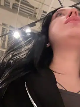 Snapshot of AlishaPrettyBlade chatting on October 15, 2025, 8:44 am AlishaPrettyBlade online show from October 15, 2025, 8:44 am