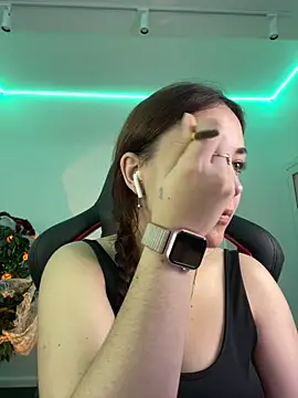 AshleySkott  online show from October 31, 2025, 7:38 am