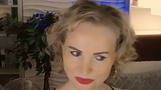 Snapshot of Sandra_Kind chatting on March 20, 2026, 5:30 am Sandra Kind online show from March 20, 2026, 5:30 am