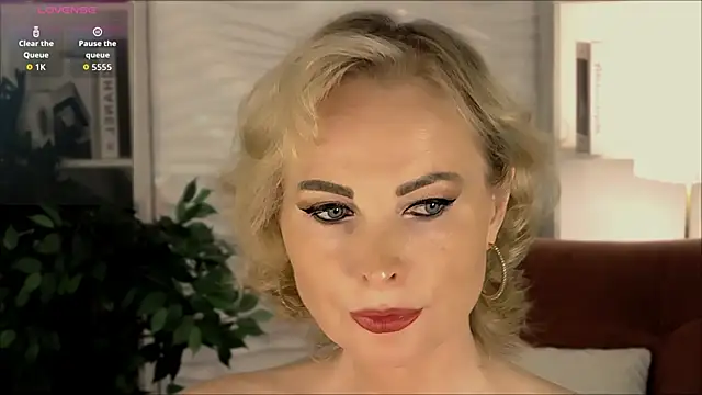 Snapshot of Sandra_Kind chatting on October 24, 2025, 5:39 am Sandra Kind online show from October 24, 2025, 5:39 am