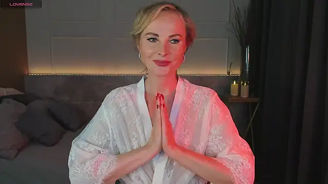 Snapshot of Sandra_Kind chatting on March 9, 2025, 5:22 am Sandra Kind online show from March 9, 2025, 5:22 am