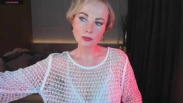 Snapshot of Sandra_Kind chatting on March 7, 2025, 5:18 am Sandra Kind online show from March 7, 2025, 5:18 am