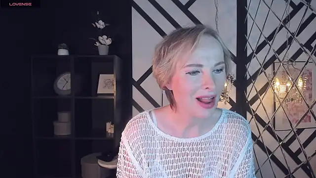 Snapshot of Sandra_Kind chatting on March 9, 2025, 8:29 am Sandra Kind online show from March 9, 2025, 8:29 am