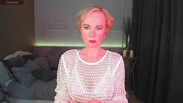 Snapshot of Sandra_Kind chatting on March 5, 2025, 5:29 am Sandra Kind online show from March 5, 2025, 5:29 am