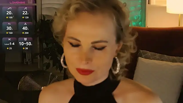 Snapshot of Sandra_Kind chatting on April 8, 2026, 5:42 am Sandra Kind online show from April 8, 2026, 5:42 am