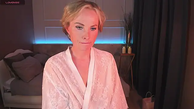 Snapshot of Sandra_Kind chatting on March 2, 2025, 12:03 pm Sandra Kind online show from March 2, 2025, 12:03 pm