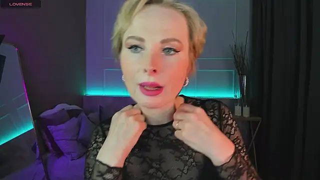 Snapshot of Sandra_Kind chatting on February 25, 2025, 5:30 am Sandra Kind online show from February 25, 2025, 5:30 am