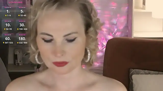 Snapshot of Sandra_Kind chatting on March 17, 2026, 5:32 am Sandra Kind online show from March 17, 2026, 5:32 am