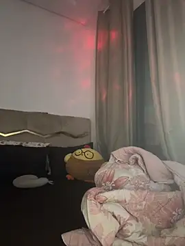 Snapshot of Roroo002 chatting on September 25, 2025, 7:42 pm Roroo002 online show from September 25, 2025, 7:42 pm