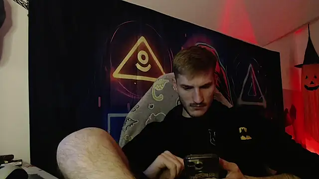 Snapshot of yoyoboy988 chatting on November 18, 2025, 5:49 pm yoyoboy988 online show from November 18, 2025, 5:49 pm