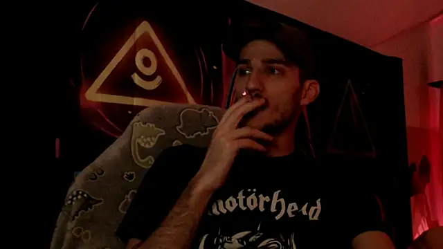 Snapshot of yoyoboy988 chatting on December 2, 2025, 3:25 pm yoyoboy988 online show from December 2, 2025, 3:25 pm