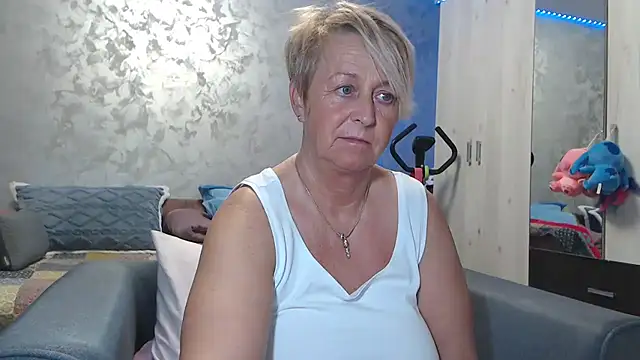 Snapshot of RosesandLillies chatting on March 7, 2026, 6:24 pm RosesandLillies online show from March 7, 2026, 6:24 pm