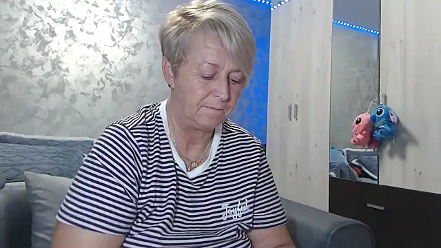 RosesandLillies online show from November 20, 2025, 6:08 pm