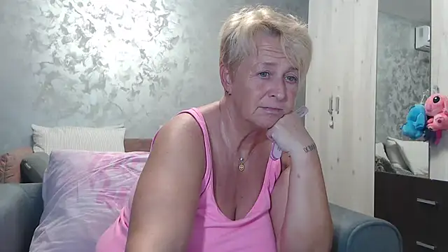 Snapshot of RosesandLillies chatting on September 17, 2025, 5:26 pm RosesandLillies online show from September 17, 2025, 5:26 pm