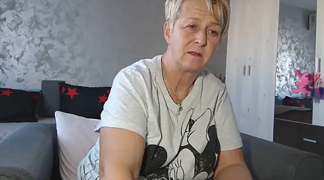 Snapshot of RosesandLillies chatting on March 9, 2025, 2:32 pm RosesandLillies online show from March 9, 2025, 2:32 pm