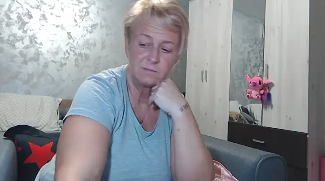 Snapshot of RosesandLillies chatting on February 12, 2025, 5:16 pm RosesandLillies online show from February 12, 2025, 5:16 pm