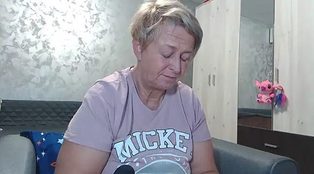 Snapshot of RosesandLillies chatting on February 22, 2025, 5:46 pm RosesandLillies online show from February 22, 2025, 5:46 pm