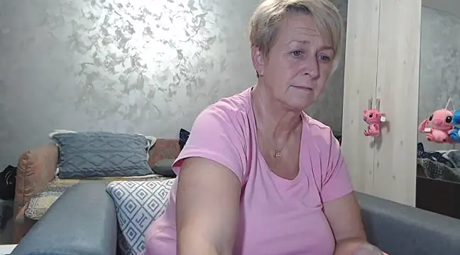 Snapshot of RosesandLillies chatting on March 22, 2025, 6:14 pm RosesandLillies online show from March 22, 2025, 6:14 pm