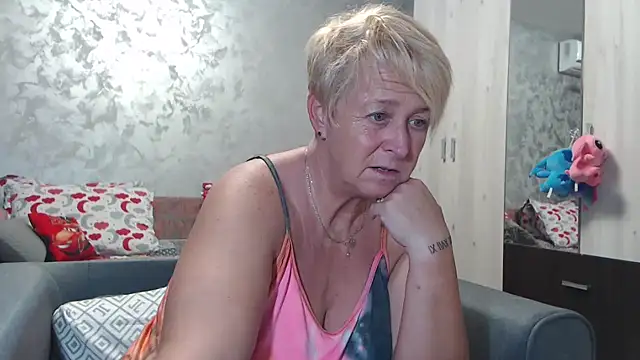 Snapshot of RosesandLillies chatting on September 25, 2025, 5:19 pm RosesandLillies online show from September 25, 2025, 5:19 pm