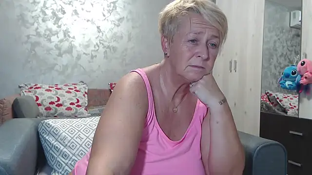 Snapshot of RosesandLillies chatting on September 21, 2025, 5:07 pm RosesandLillies online show from September 21, 2025, 5:07 pm