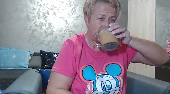 Snapshot of RosesandLillies chatting on February 25, 2025, 6:12 pm RosesandLillies online show from February 25, 2025, 6:12 pm