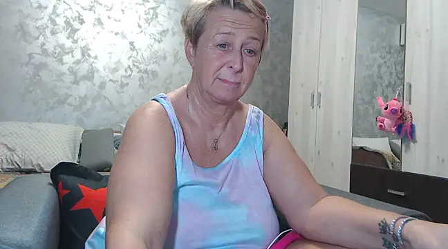 Snapshot of RosesandLillies chatting on February 9, 2025, 4:40 pm RosesandLillies online show from February 9, 2025, 4:40 pm