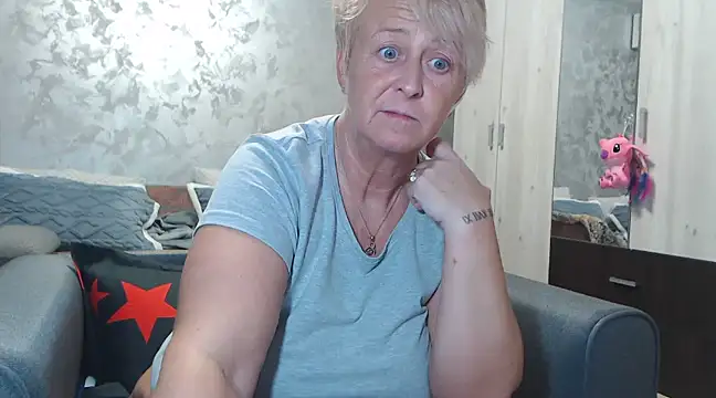 Snapshot of RosesandLillies chatting on February 10, 2025, 8:31 pm RosesandLillies online show from February 10, 2025, 8:31 pm
