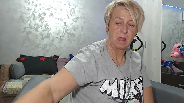 Snapshot of RosesandLillies chatting on March 28, 2026, 5:47 pm RosesandLillies online show from March 28, 2026, 5:47 pm