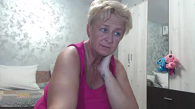 Snapshot of RosesandLillies chatting on September 13, 2025, 8:53 pm RosesandLillies online show from September 13, 2025, 8:53 pm