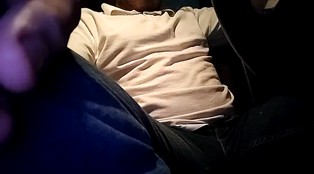 Snapshot of uncutalyxOF chatting on February 27, 2025, 4:57 am uncutalyxOF online show from February 27, 2025, 4:57 am