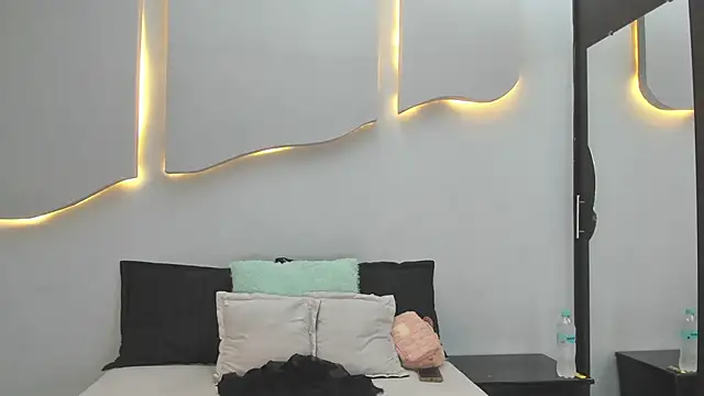 EmilyDiaaz online show from April 10, 2026, 12:12 pm