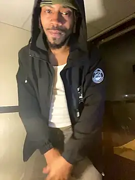 Snapshot of Cruzz003 chatting on January 9, 2026, 4:30 am Cruzz003 online show from January 9, 2026, 4:30 am