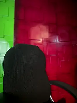 Emily-teen online show from December 13, 2025, 8:04 pm