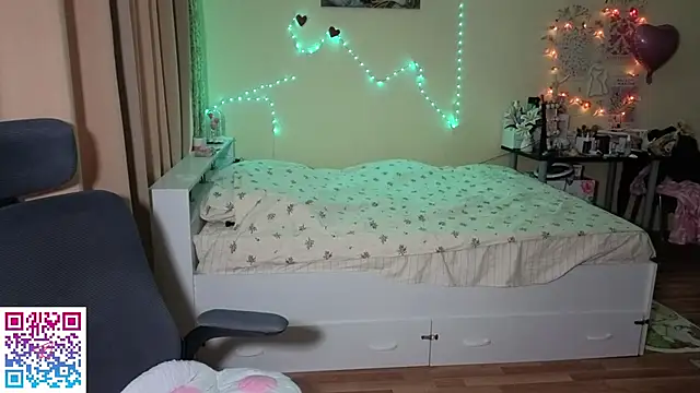 boozekirs  online show from April 15, 2026, 2:17 am