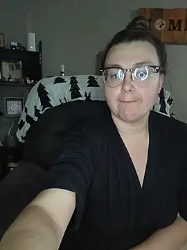 HTXBELLE online show from October 29, 2025, 2:21 am