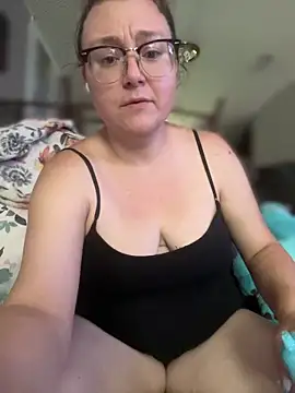 HTXBELLE online show from May 10, 2026, 6:54 pm