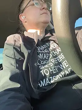 HTXBELLE online show from January 16, 2026, 10:03 pm