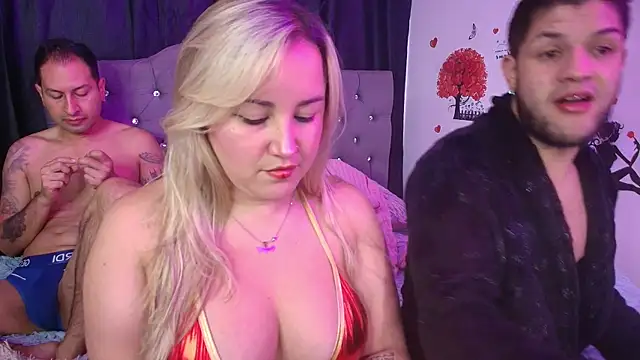 Snapshot of electra_queen1 chatting on April 11, 2026, 3:25 am electra queen1 online show from April 11, 2026, 3:25 am