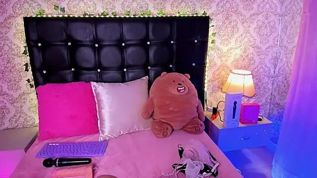 Snapshot of Luna_Sommer chatting on February 2, 2026, 7:35 pm Luna Sommer online show from February 2, 2026, 7:35 pm