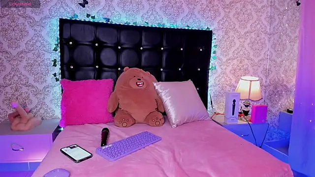 Snapshot of Luna_Sommer chatting on January 14, 2026, 7:39 pm Luna Sommer online show from January 14, 2026, 7:39 pm