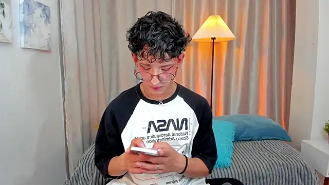 Snapshot of iiangel_ chatting on February 25, 2026, 3:29 am iiangel online show from February 25, 2026, 3:29 am