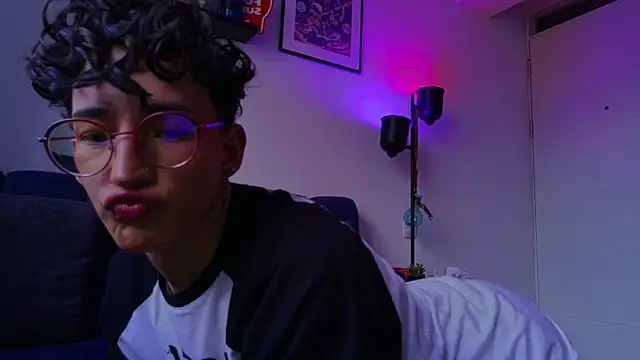 Snapshot of iiangel_ chatting on March 19, 2026, 10:43 pm iiangel online show from March 19, 2026, 10:43 pm