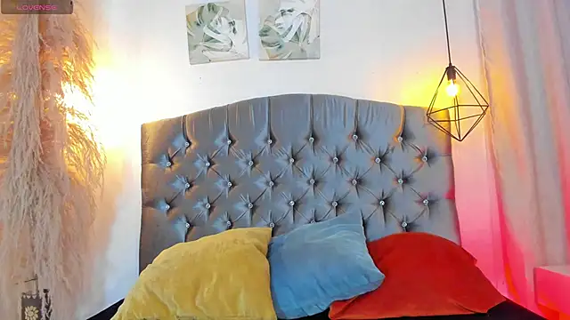 iiangel  online show from October 21, 2025, 3:17 am