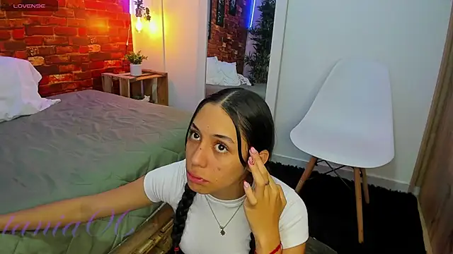 Snapshot of TANIA_06 chatting on February 24, 2025, 4:36 pm TANIA 06 online show from February 24, 2025, 4:36 pm