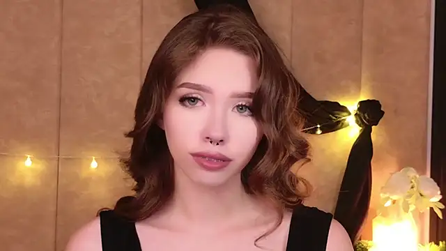 Snapshot of Sierra_Fane chatting on October 18, 2025, 5:53 am Sierra Fane online show from October 18, 2025, 5:53 am