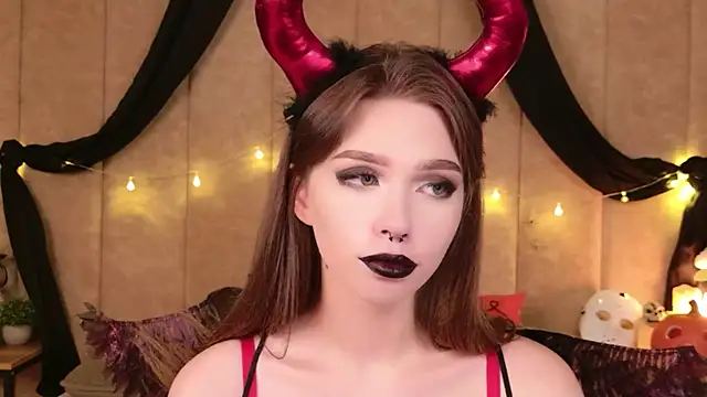 Snapshot of Sierra_Fane chatting on October 31, 2025, 6:10 am Sierra Fane online show from October 31, 2025, 6:10 am