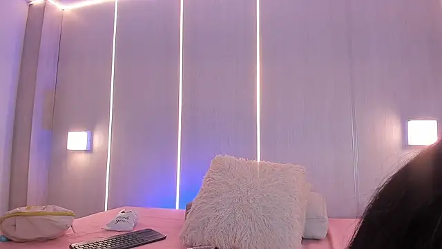 sasha riverss online show from May 25, 2026, 7:45 pm